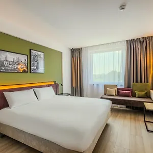 Hotel Pod Grotem, Warschau